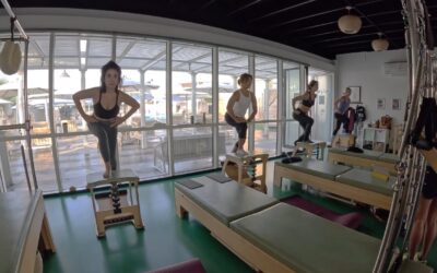 No flexion – let your spine feel tall