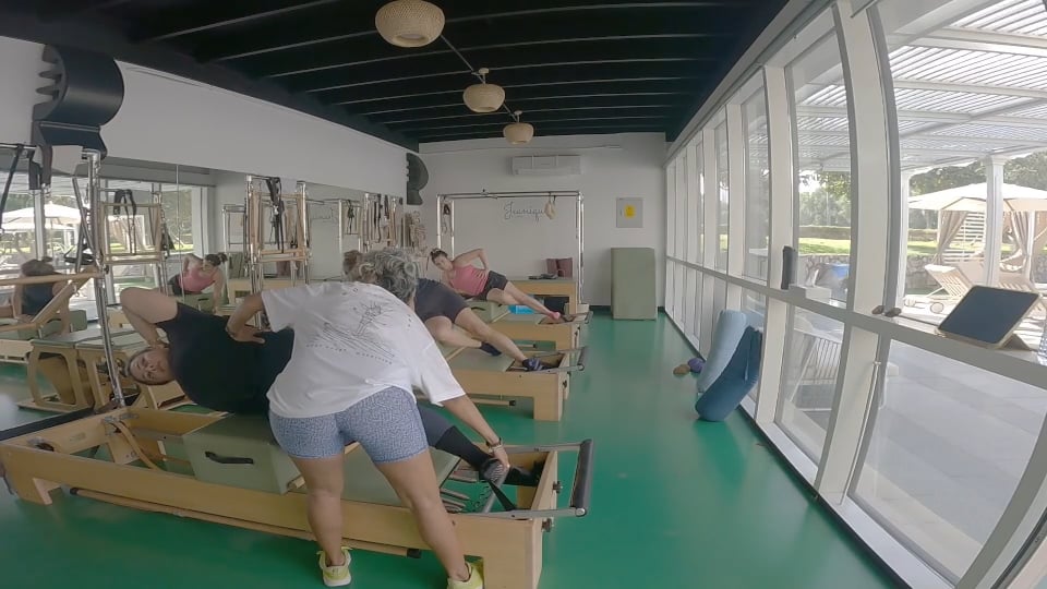 Lift the pelvis with side sit ups