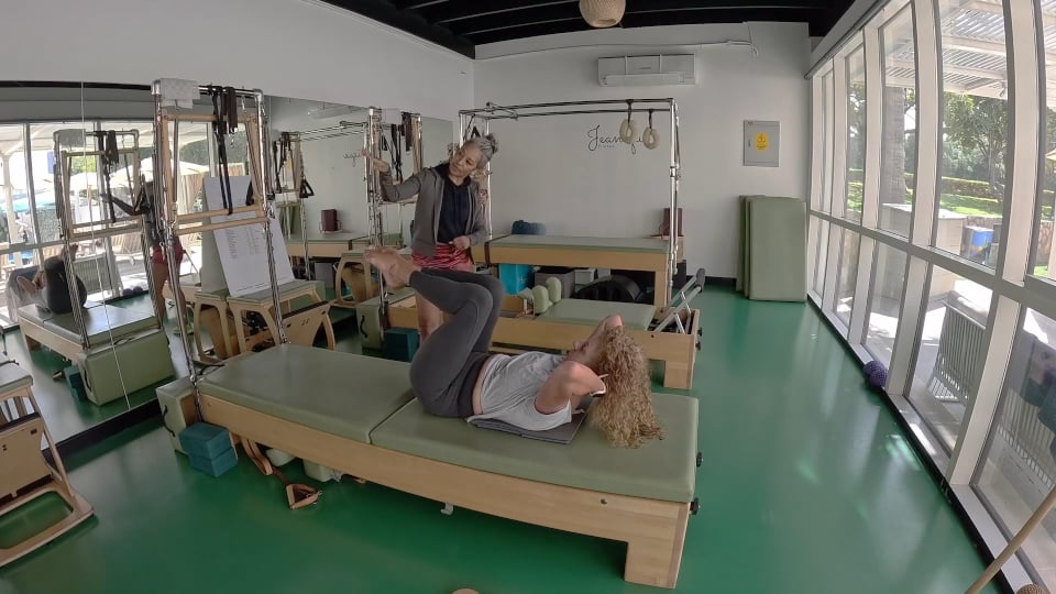 Mat 2/3 Strengthening hips connection with Hips placement.